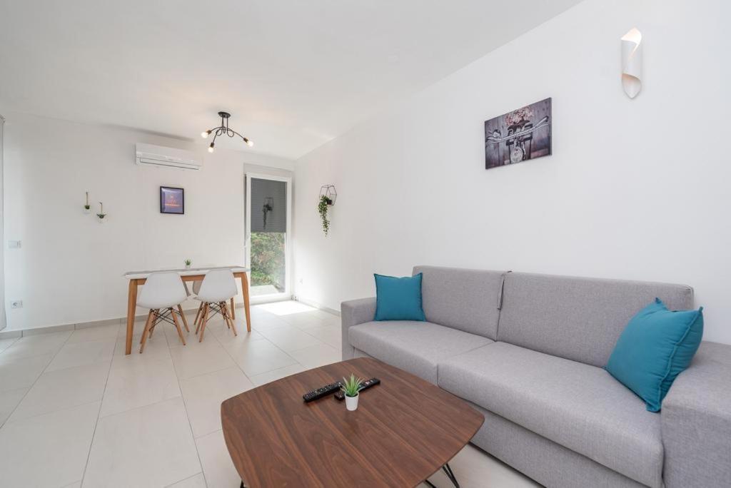 Apartments House Novel Novalja Exterior photo